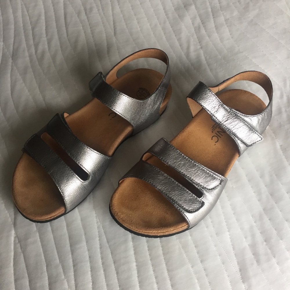Silver metallic gunmetal vionic sandals